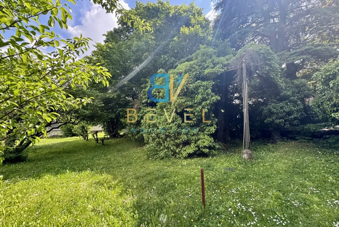 Terrain constructible à Saint-Jean-de-Maurienne, vue dégagée, proche commodités 