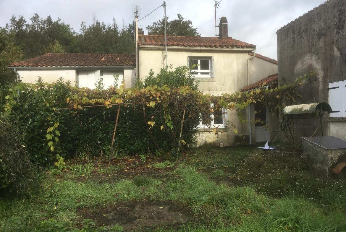 Ensemble immobilier avec deux maisons, dépendances, vue rivière à Marillet en Vendée 