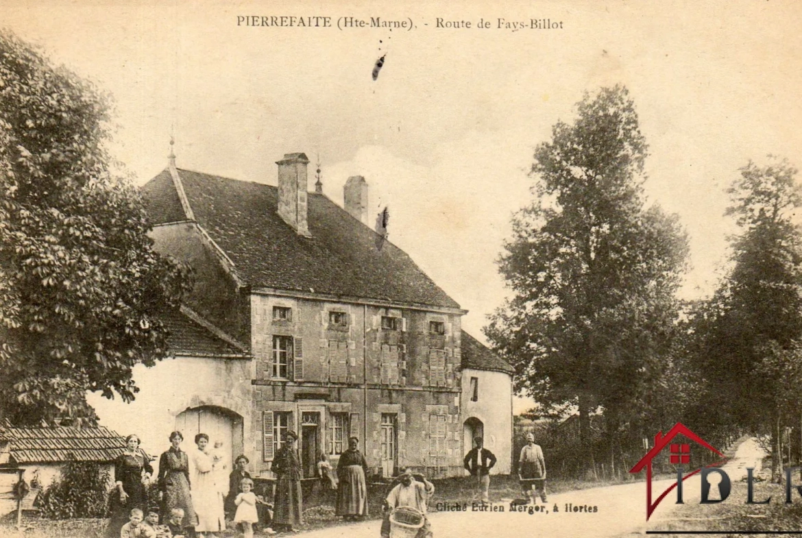 Ancien relais de poste authentique avec grandes surfaces et potentiel à Fayl Billot 