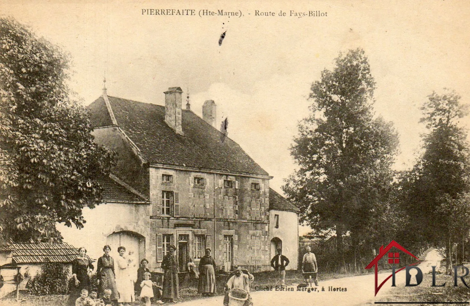 Ancien relais de poste authentique avec grandes surfaces et potentiel à Fayl Billot 