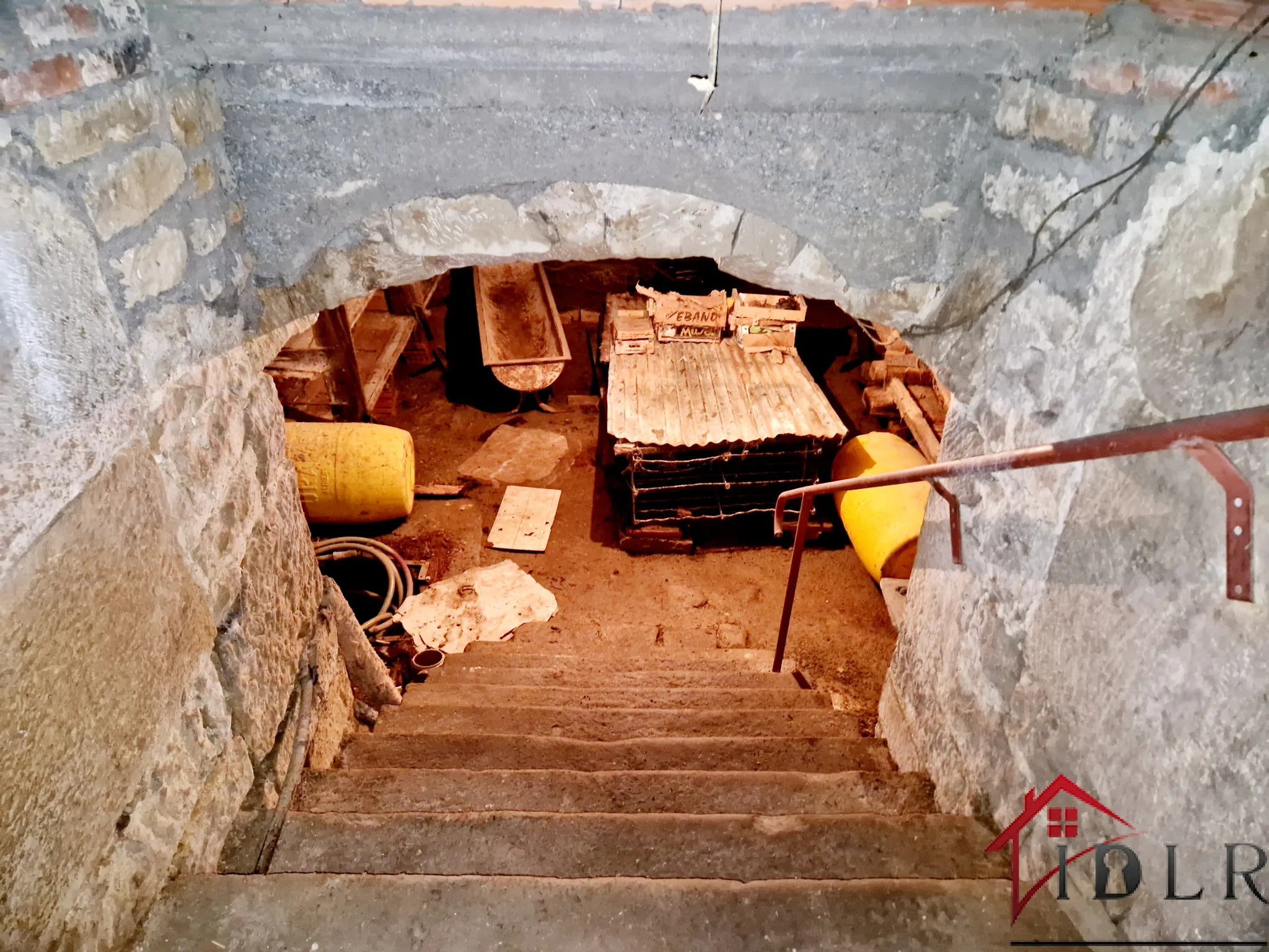Ancien relais de poste authentique avec grandes surfaces et potentiel à Fayl Billot 