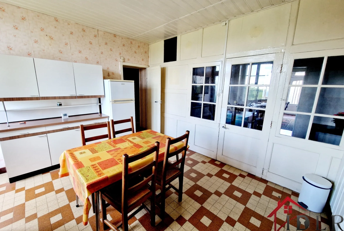 Ancien relais de poste authentique avec grandes surfaces et potentiel à Fayl Billot 