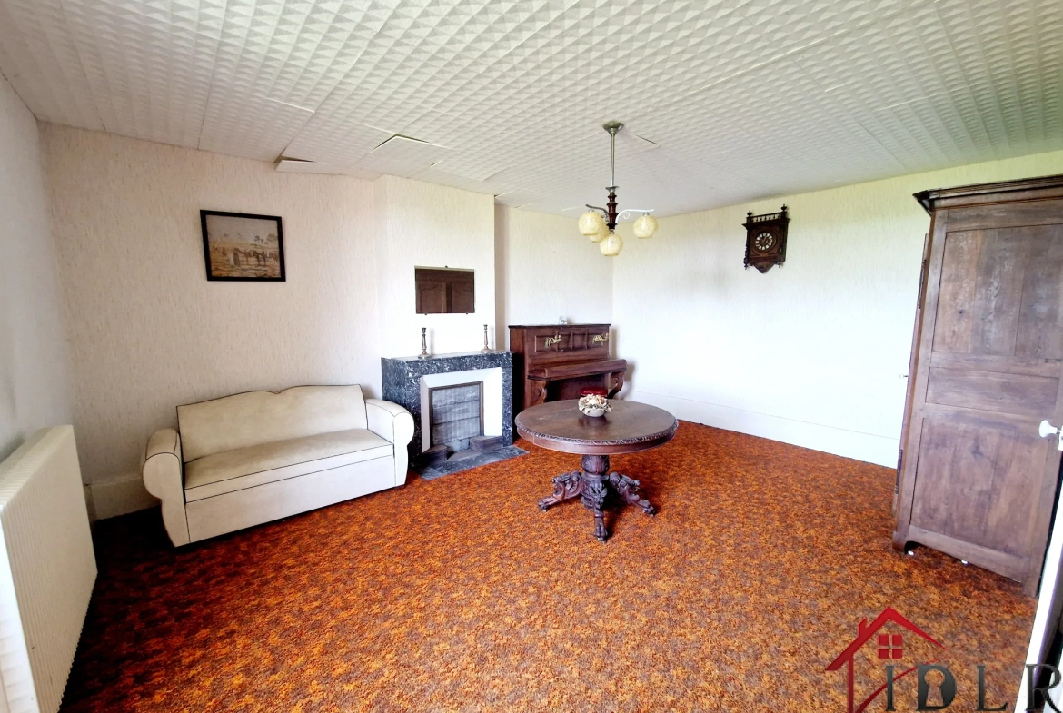 Ancien relais de poste authentique avec grandes surfaces et potentiel à Fayl Billot 