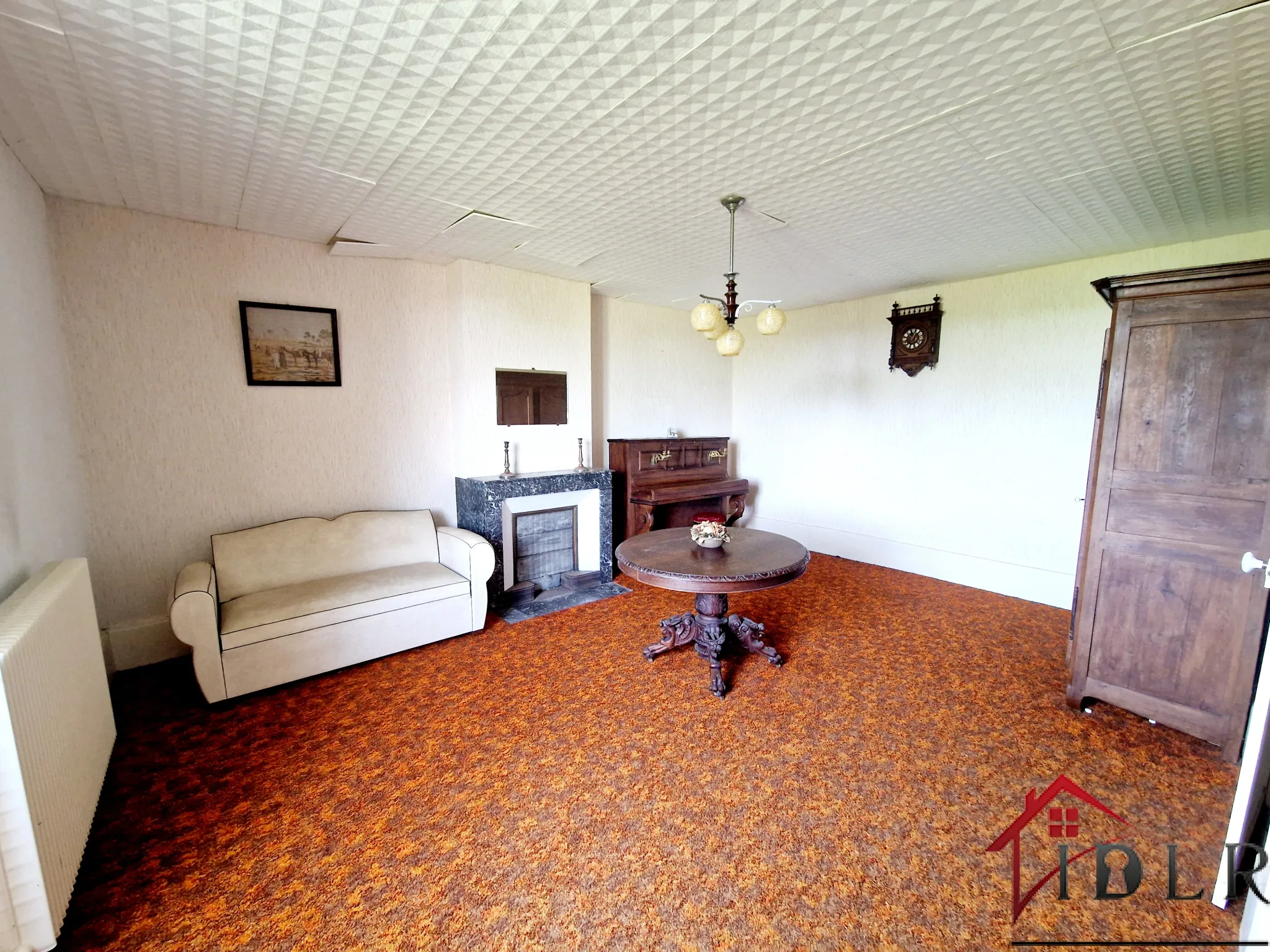 Ancien relais de poste authentique avec grandes surfaces et potentiel à Fayl Billot 