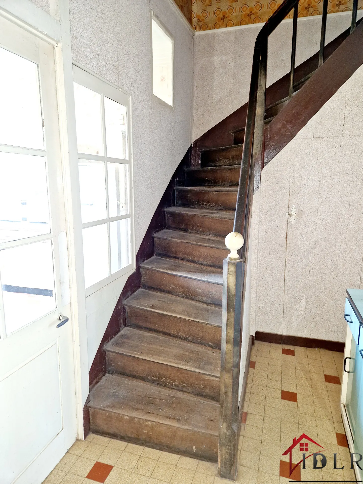 Ancien relais de poste authentique avec grandes surfaces et potentiel à Fayl Billot 