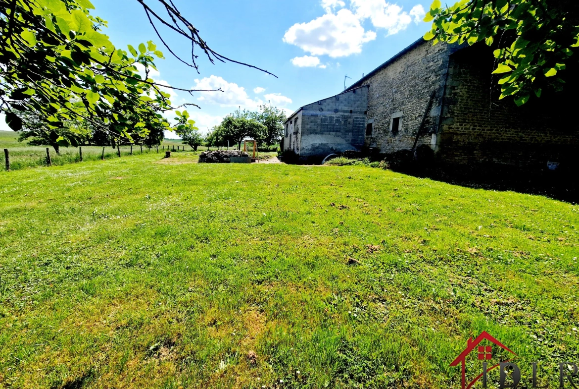 Ancien relais de poste authentique avec grandes surfaces et potentiel à Fayl Billot 