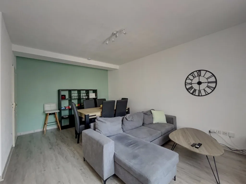 Appartement T3 de 66 m² à Romans-sur-Isère avec parking et cave – Opportunité d’investissement 