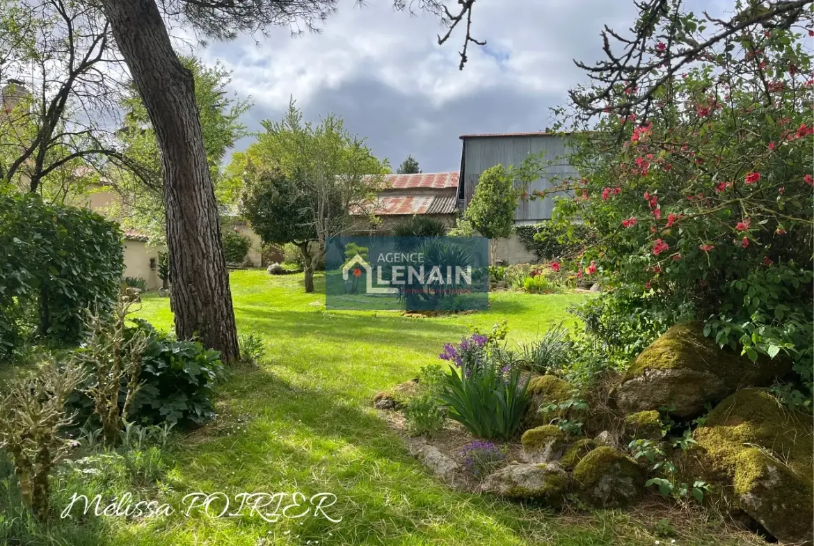 Maison de village de 187m² avec 5 chambres et grand terrain proche Cholet 