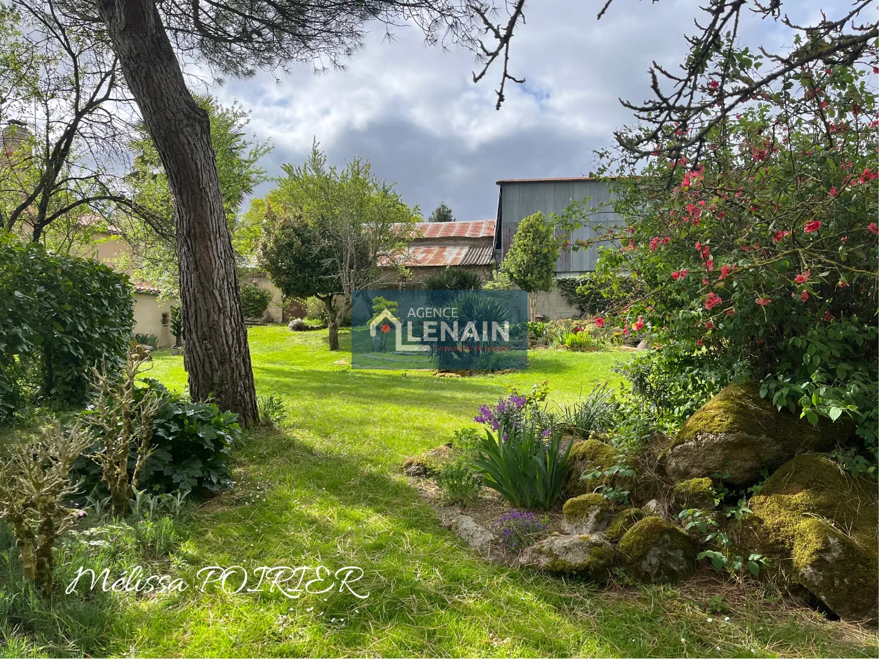 Maison de village de 187m² avec 5 chambres et grand terrain proche Cholet 