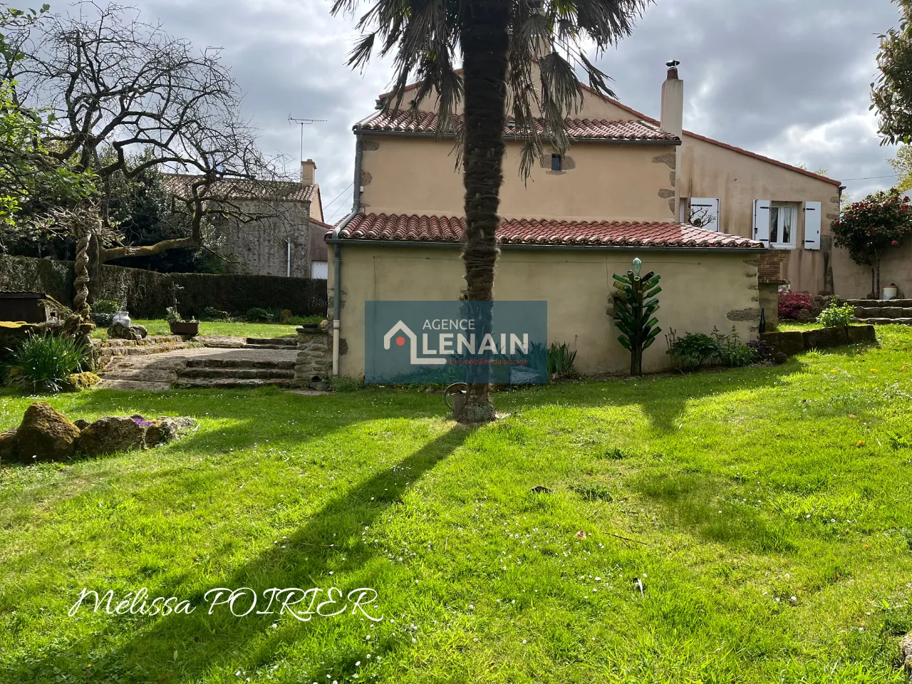 Maison de village de 187m² avec 5 chambres et grand terrain proche Cholet 