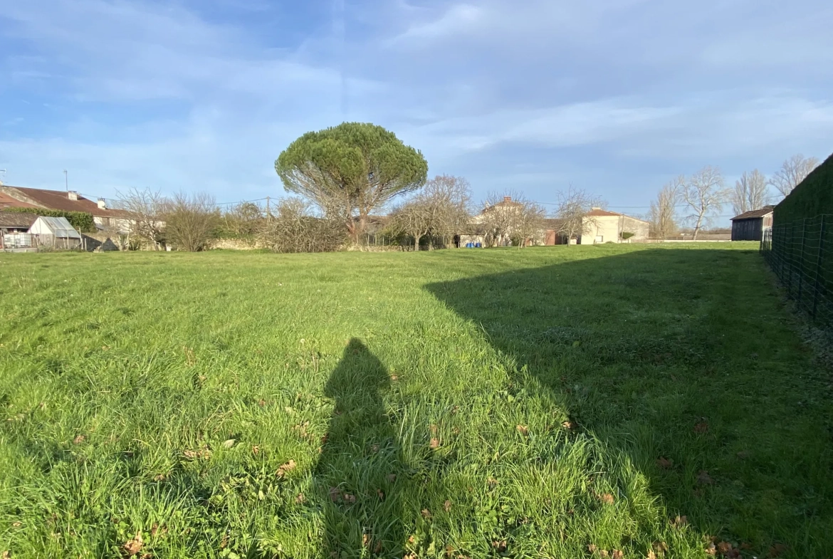 Terrain constructible de 1510 m² à La Réole, environnement calme 