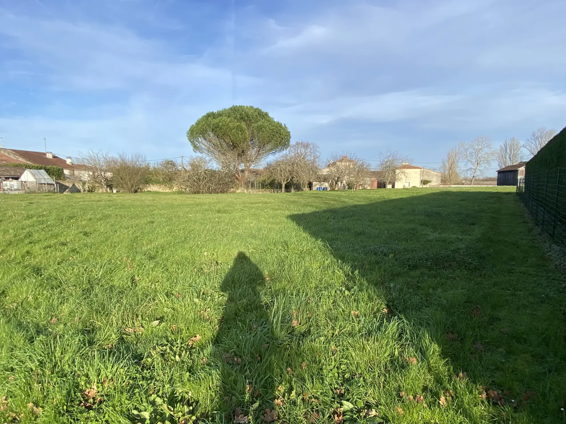 Terrain constructible de 1510 m² à La Réole, environnement calme 