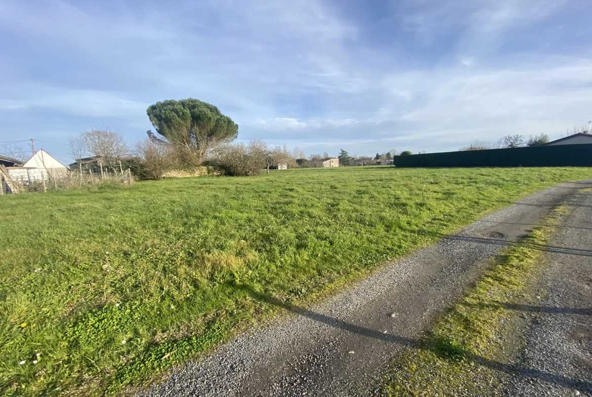 Terrain constructible de 1510 m² à La Réole, environnement calme 