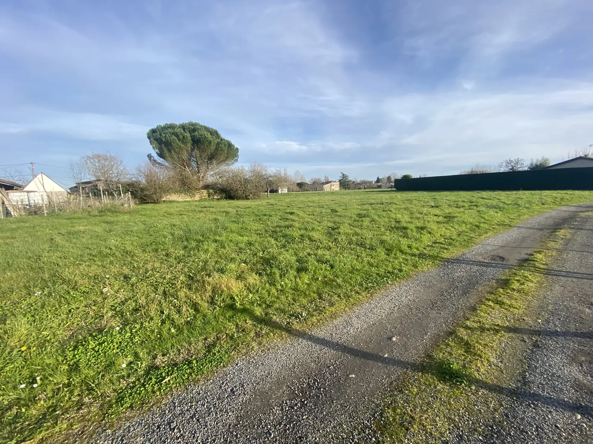 Terrain constructible de 1510 m² à La Réole, environnement calme 