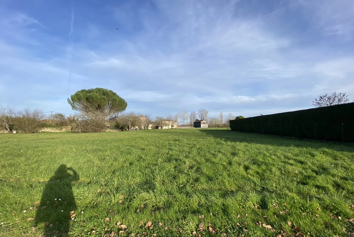 Terrain constructible de 1510 m² à La Réole, environnement calme 