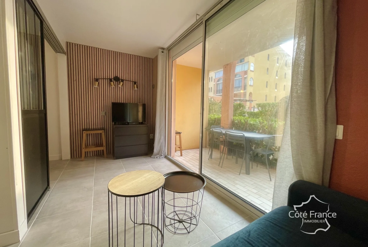 Appartement en rez-de-jardin avec terrasse à Agde, emplacement stratégique 
