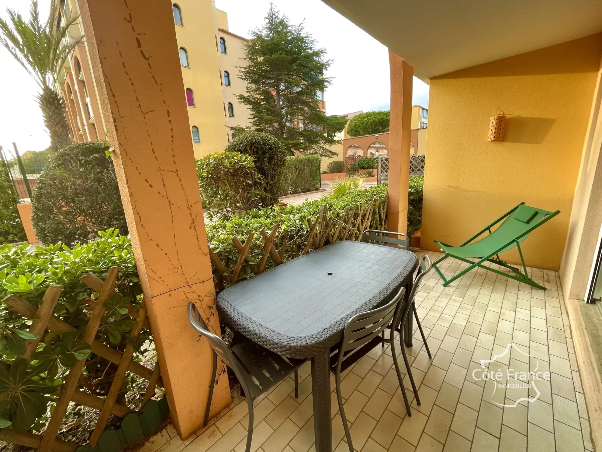 Appartement en rez-de-jardin avec terrasse à Agde, emplacement stratégique 