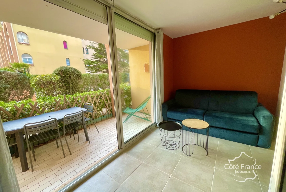 Appartement en rez-de-jardin avec terrasse à Agde, emplacement stratégique 
