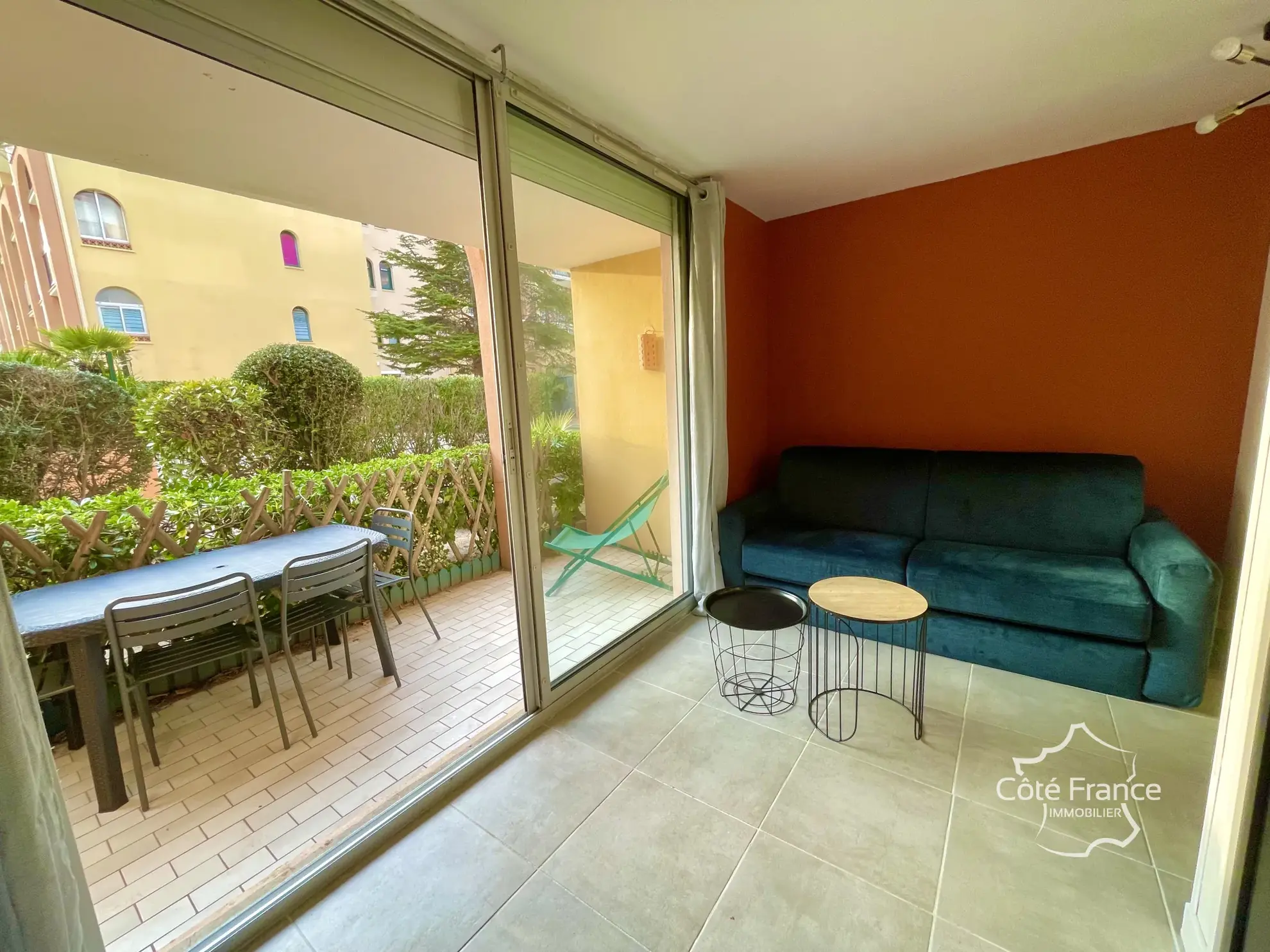 Appartement en rez-de-jardin avec terrasse à Agde, emplacement stratégique 