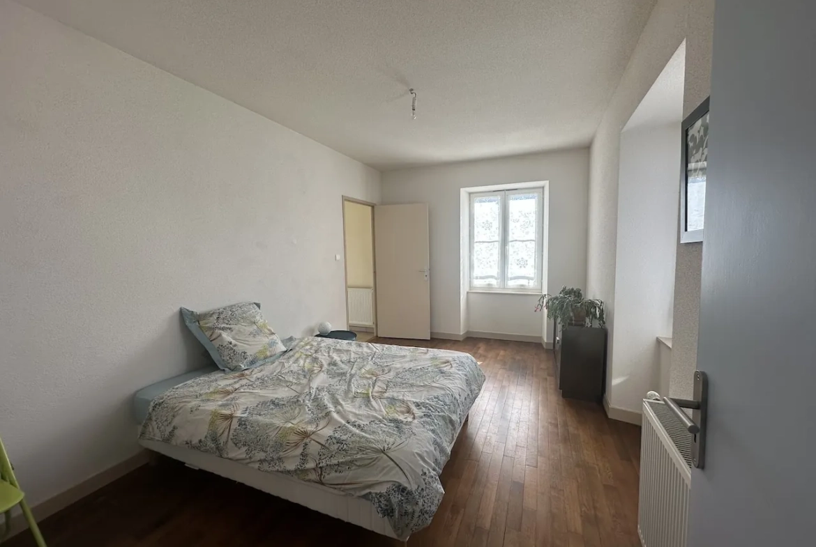 Maison de village en excellent état à Chambilly, 133 m² avec terrain clos 
