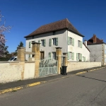 Maison de village en excellent état à Chambilly, 133 m² avec terrain clos