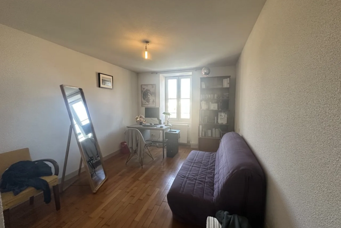 Maison de village en excellent état à Chambilly, 133 m² avec terrain clos 