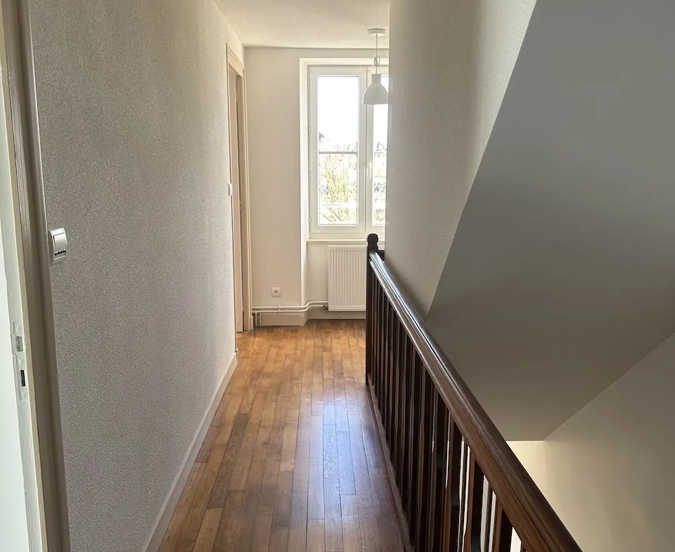 Maison de village en excellent état à Chambilly, 133 m² avec terrain clos 
