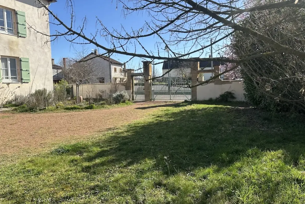 Maison de village en excellent état à Chambilly, 133 m² avec terrain clos 