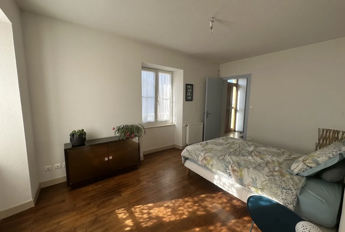 Maison de village en excellent état à Chambilly, 133 m² avec terrain clos 
