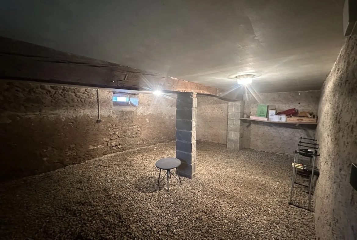 Maison de village en excellent état à Chambilly, 133 m² avec terrain clos 