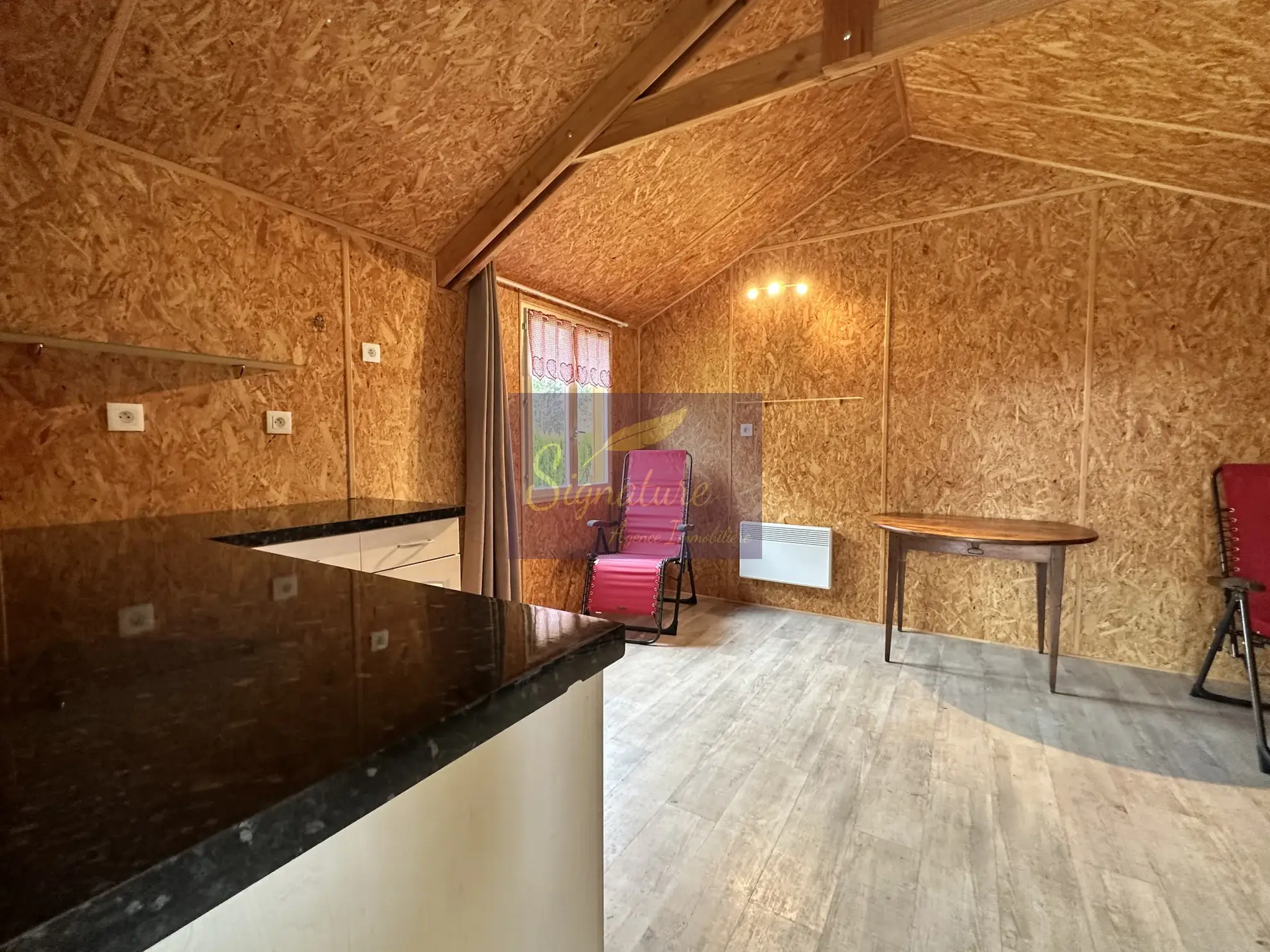 Superbe terrain de loisir en Sarthe avec chalet, terrasse et ponton 