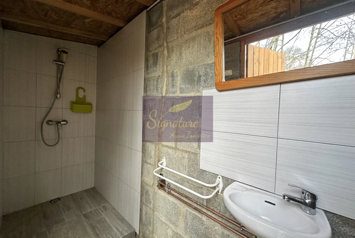 Superbe terrain de loisir en Sarthe avec chalet, terrasse et ponton 