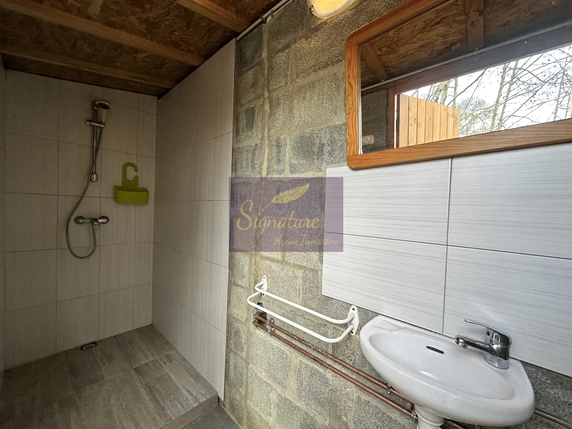Superbe terrain de loisir en Sarthe avec chalet, terrasse et ponton 