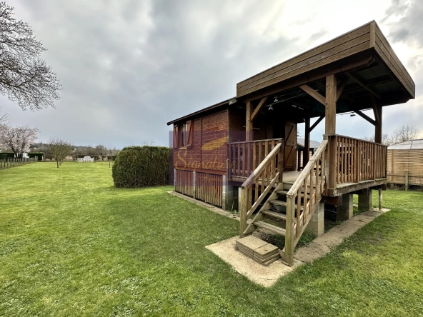 Superbe terrain de loisir en Sarthe avec chalet, terrasse et ponton