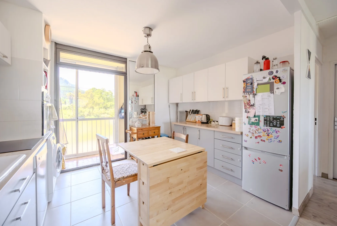 Appartement T3 avec vue montagne à La Valette-du-Var – Calme et proximité commodités 