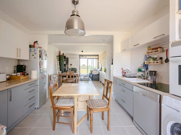 Appartement T3 avec vue montagne à La Valette-du-Var – Calme et proximité commodités