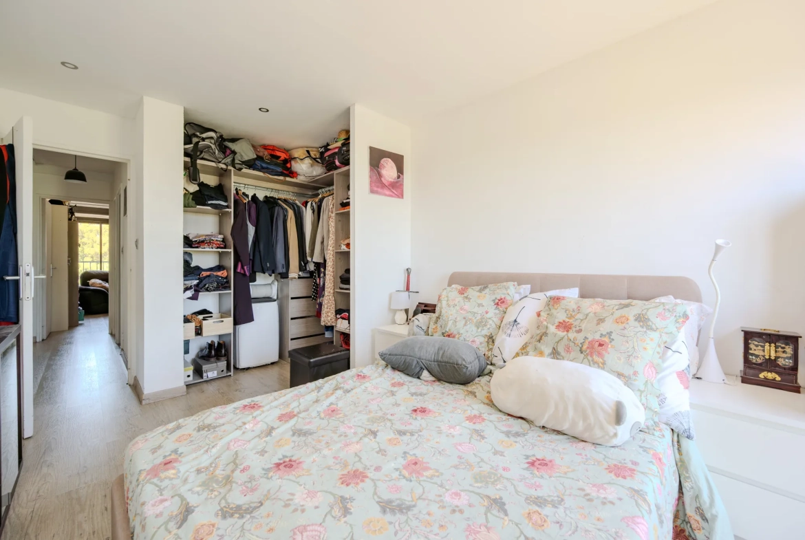 Appartement T3 avec vue montagne à La Valette-du-Var – Calme et proximité commodités 
