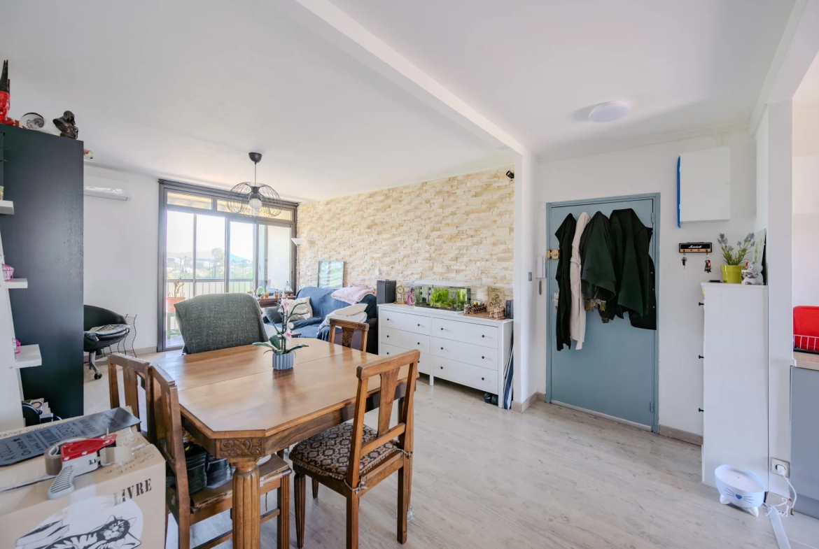 Appartement T3 avec vue montagne à La Valette-du-Var – Calme et proximité commodités 