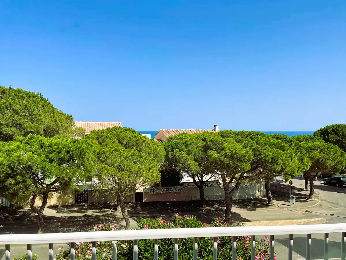 Maison de 65 m² avec vue mer, terrasses et jardin à Fleury 