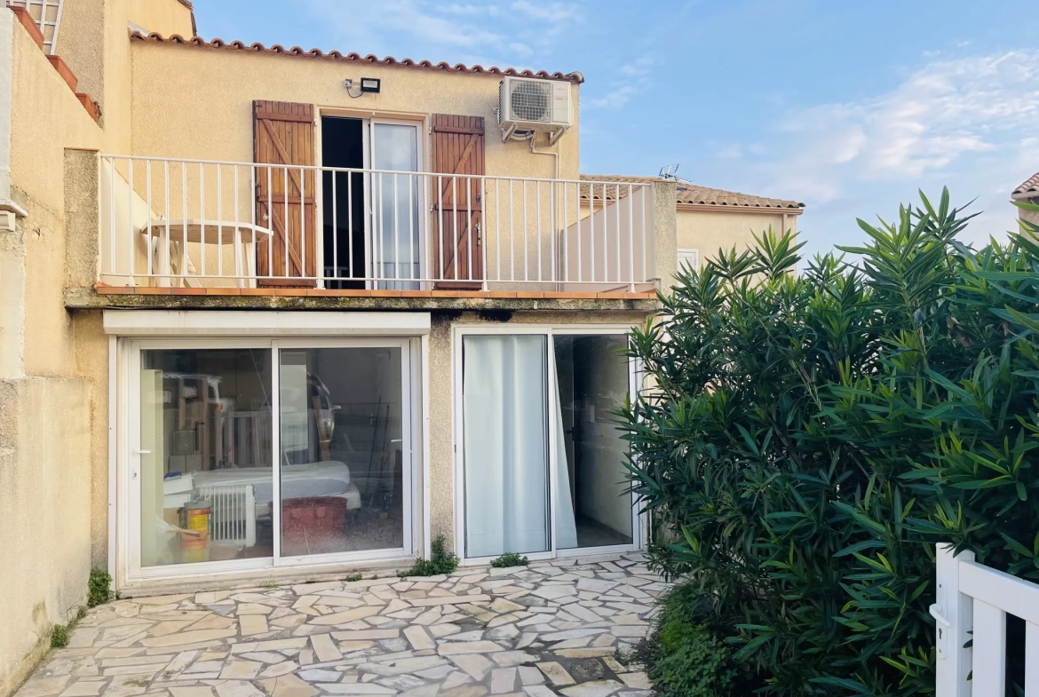 Maison de 65 m² avec vue mer, terrasses et jardin à Fleury 