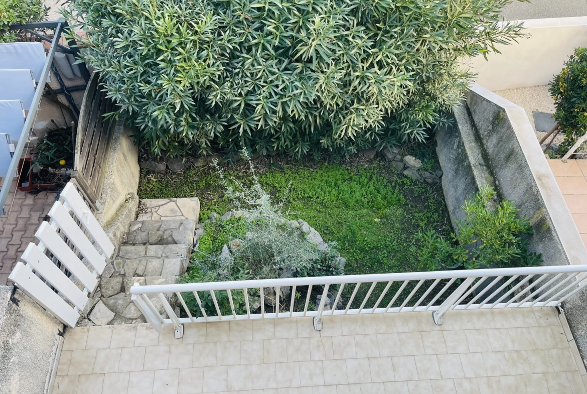 Maison de 65 m² avec vue mer, terrasses et jardin à Fleury 