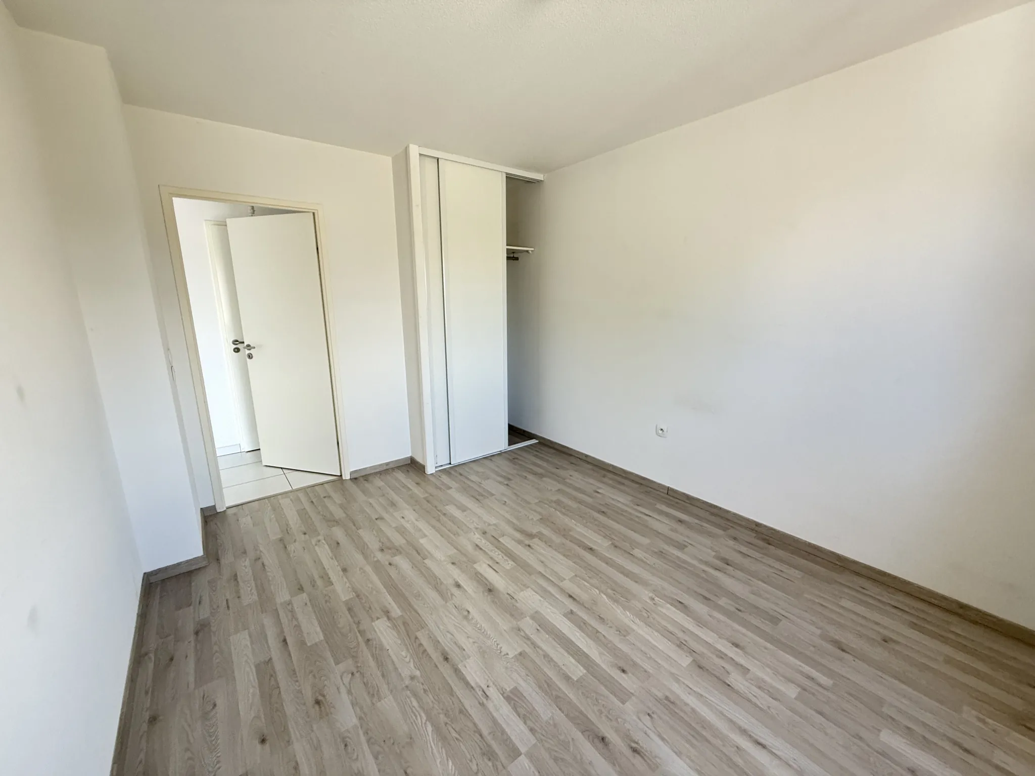 Appartement T2 à Bordeaux Nansouty avec balcon et parking - Dernier étage 
