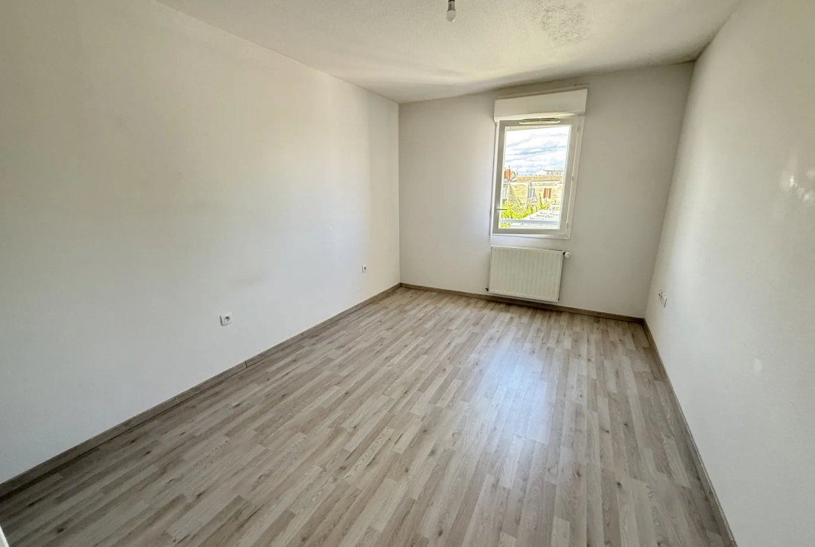 Appartement T2 à Bordeaux Nansouty avec balcon et parking - Dernier étage 