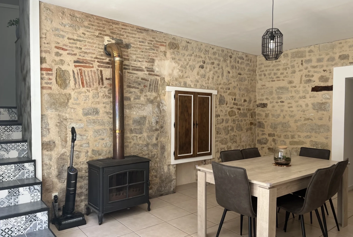 Maison de ville rénovée avec jardin et dépendances à Saint-Jean d'Hermine 