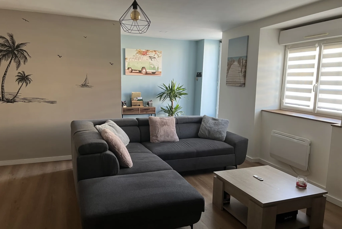 Maison de ville rénovée avec jardin et dépendances à Saint-Jean d'Hermine 