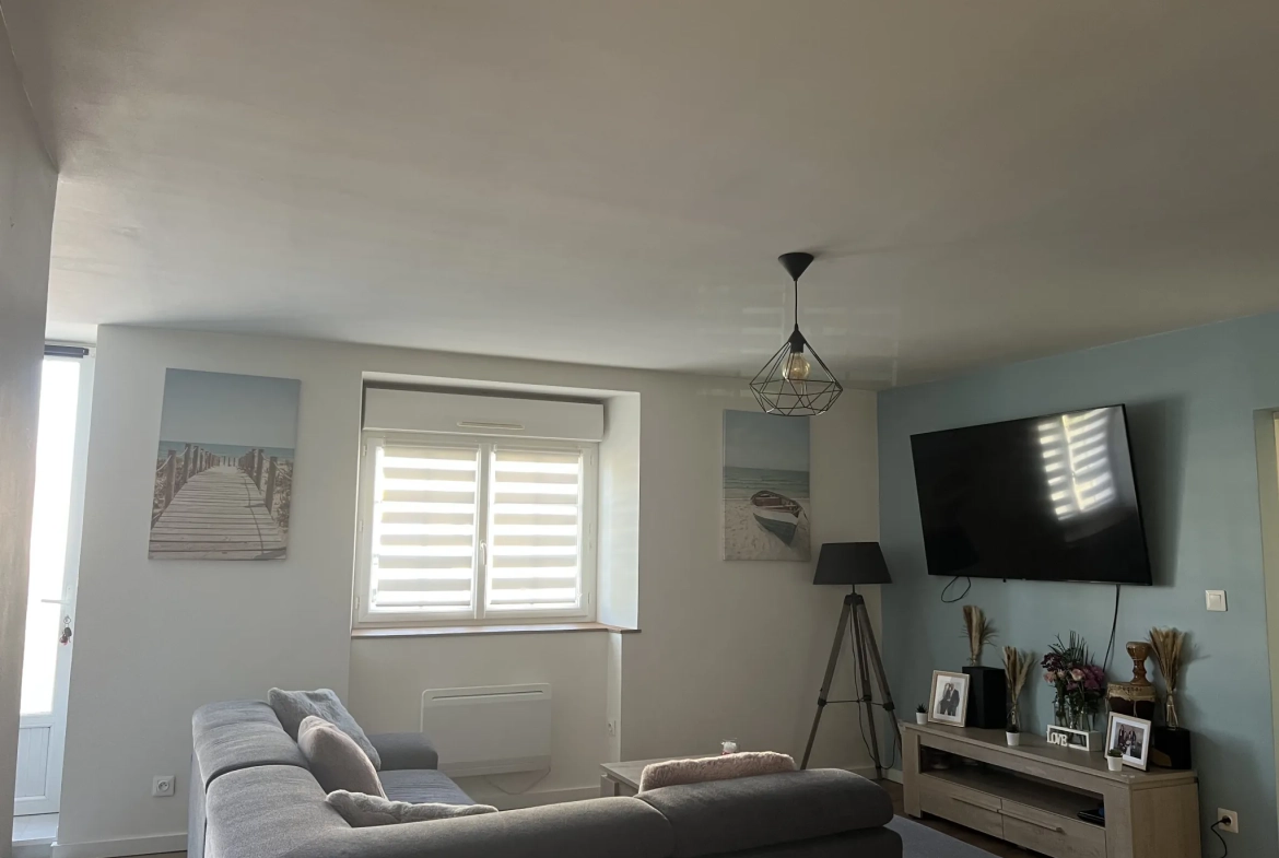 Maison de ville rénovée avec jardin et dépendances à Saint-Jean d'Hermine 