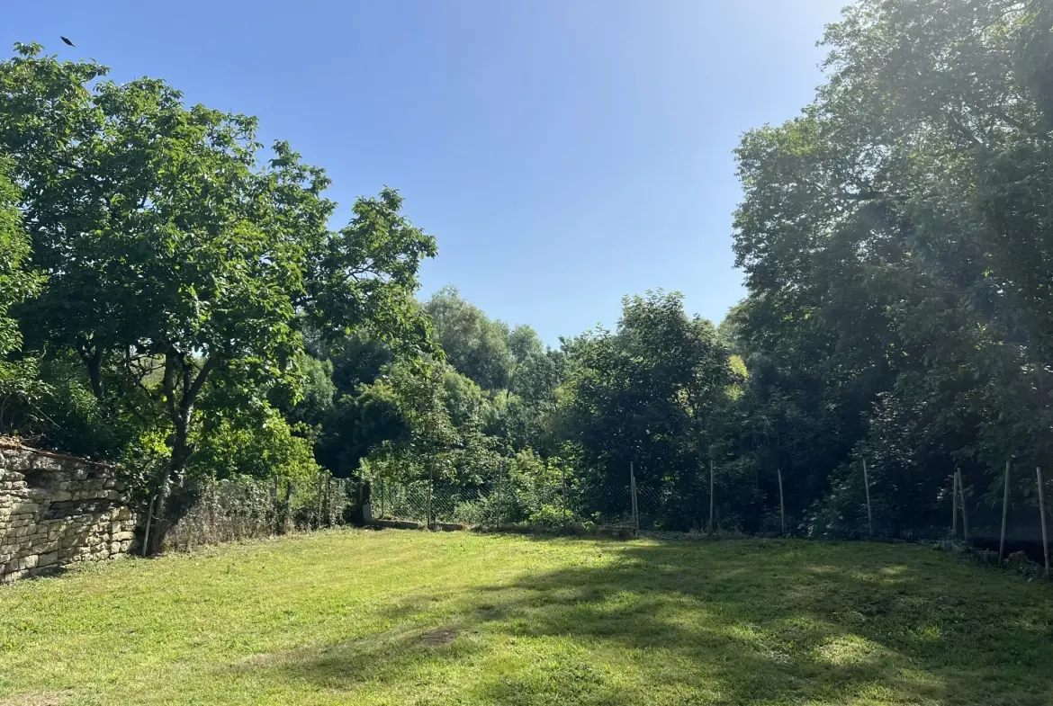 Maison de ville rénovée avec jardin et dépendances à Saint-Jean d'Hermine 