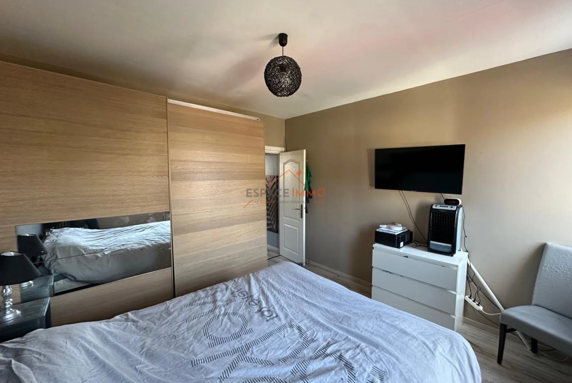 Maison 4 pièces à Raismes de 99,81 m² avec terrasse et terrain 
