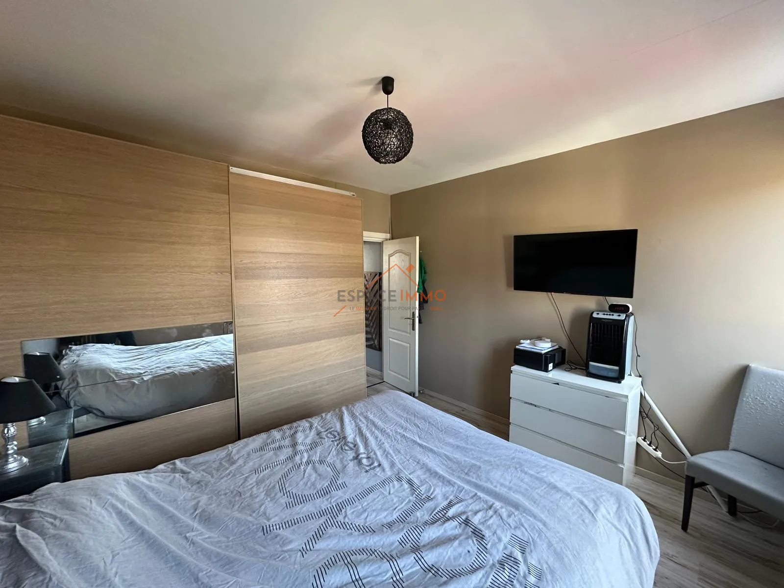 Maison 4 pièces à Raismes de 99,81 m² avec terrasse et terrain 