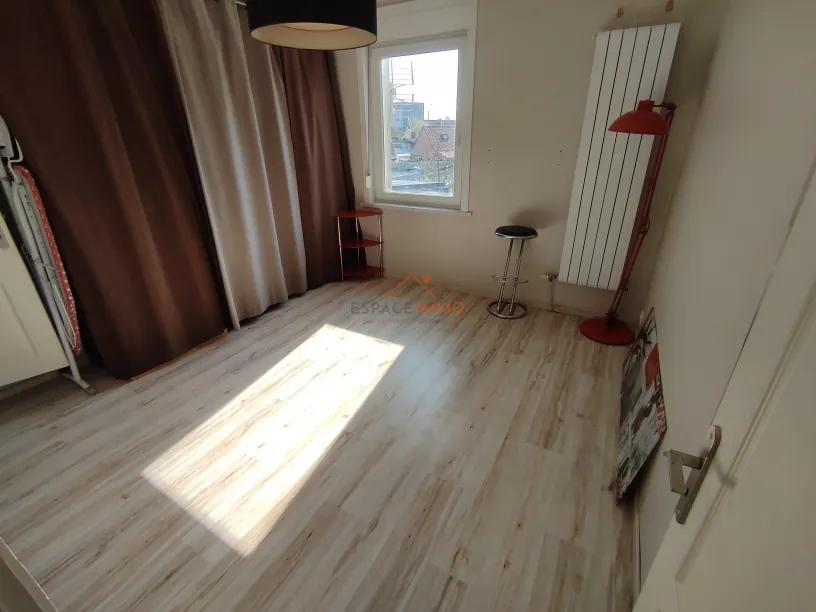Maison 4 pièces à Raismes de 99,81 m² avec terrasse et terrain 